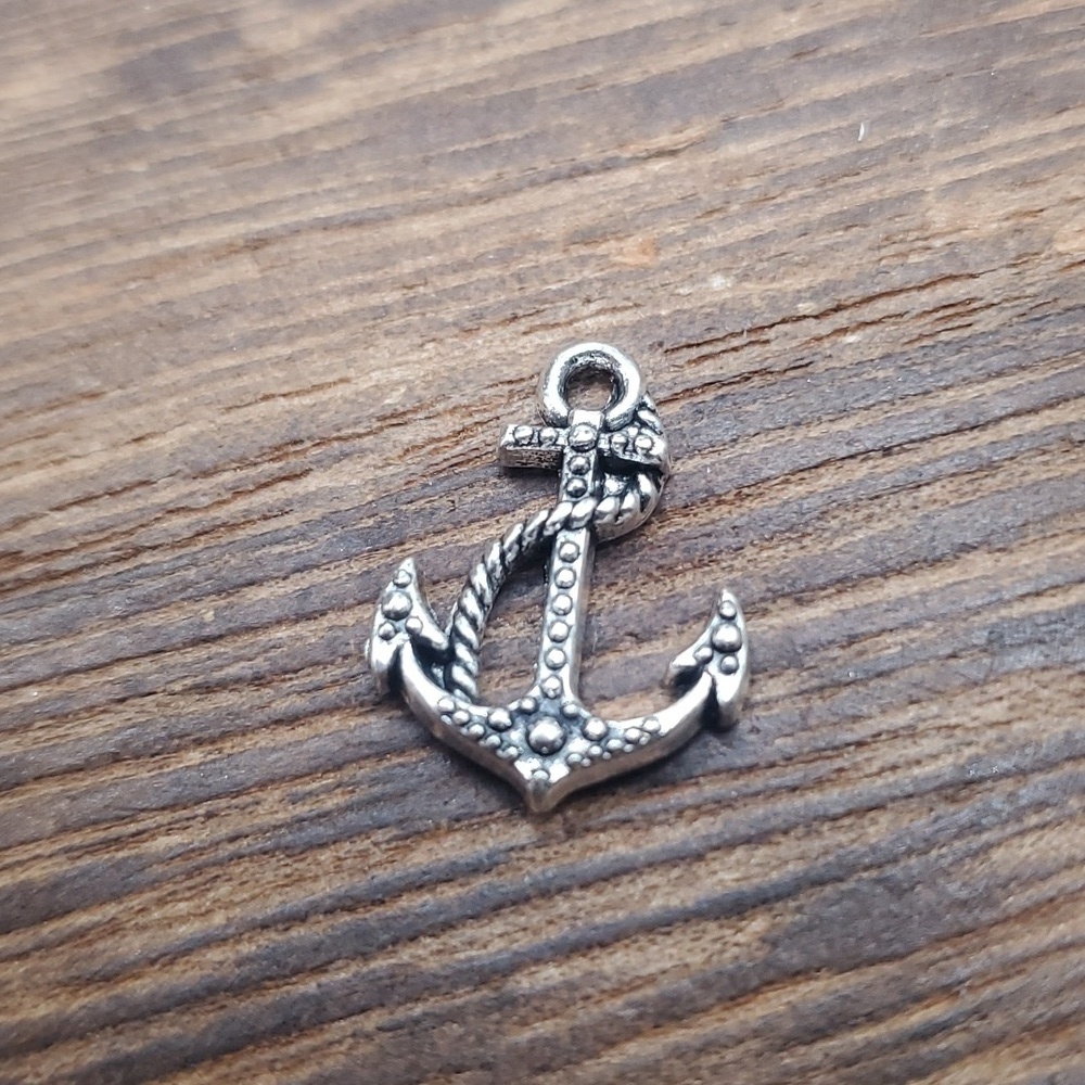 P134‎ sailor anchor charm pendant